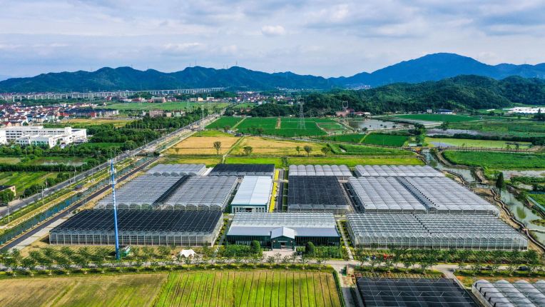 探索鄉(xiāng)村振興與農(nóng)業(yè)產(chǎn)業(yè)轉(zhuǎn)型，推動(dòng)一二三產(chǎn)融合發(fā)展